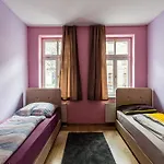 Komfortable 2-Zimmerwohnung Ludwig With Balcony 2 Rooms 5 Single Beds